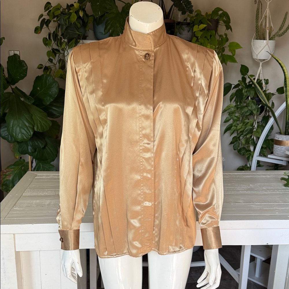 Vintage gold button up MARTINIQUE size 10, 100% polyester 80s with shoulder pads